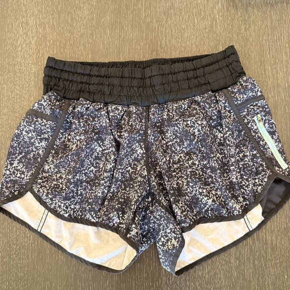 Lululemon Pants - Lululemon Tracker Low-Rise Shorts 4" lined